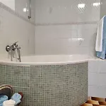 Melo's Guest house *